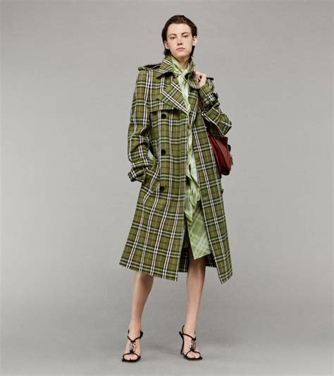 burberry sarf blak coat outfit|burberry trench coat outfit ideas.